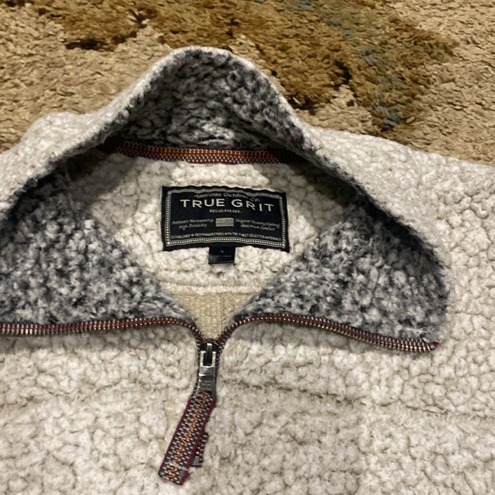 ❤️ True Grit Pullover❤️ - Picture 2 of 6